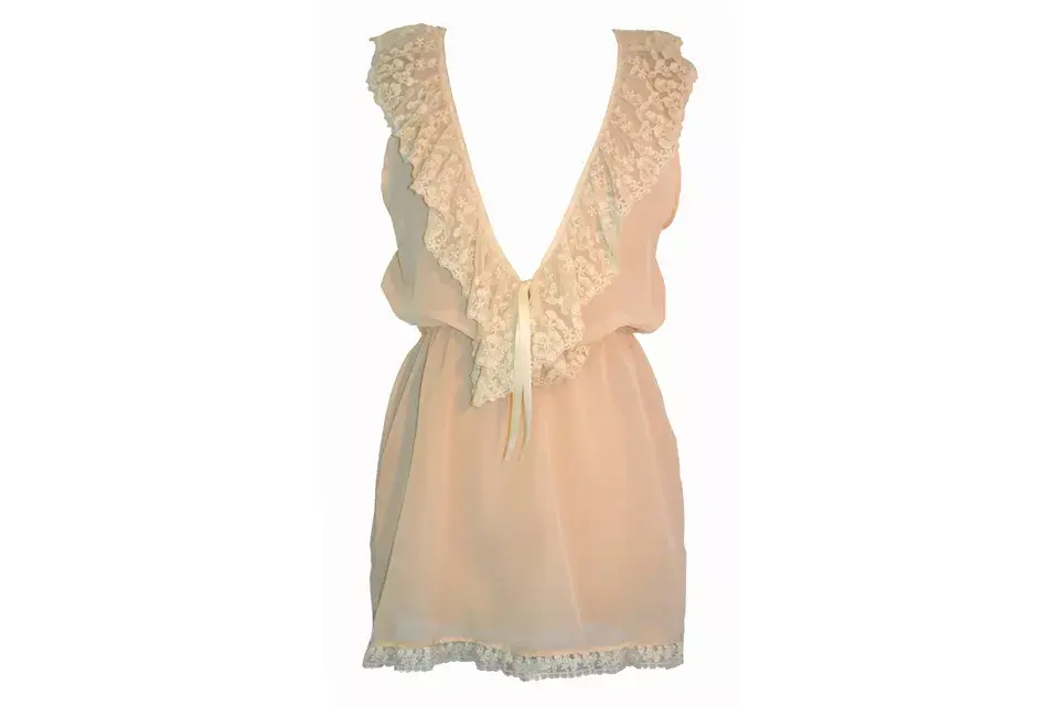 Babydoll escotado con puntillas (Buduar, $990)