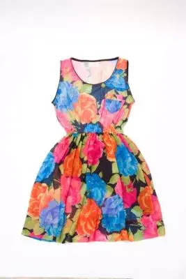 Ceñido a la cintura con flores y colores que favorecen a las más delgadas (Las Pepas, $399)