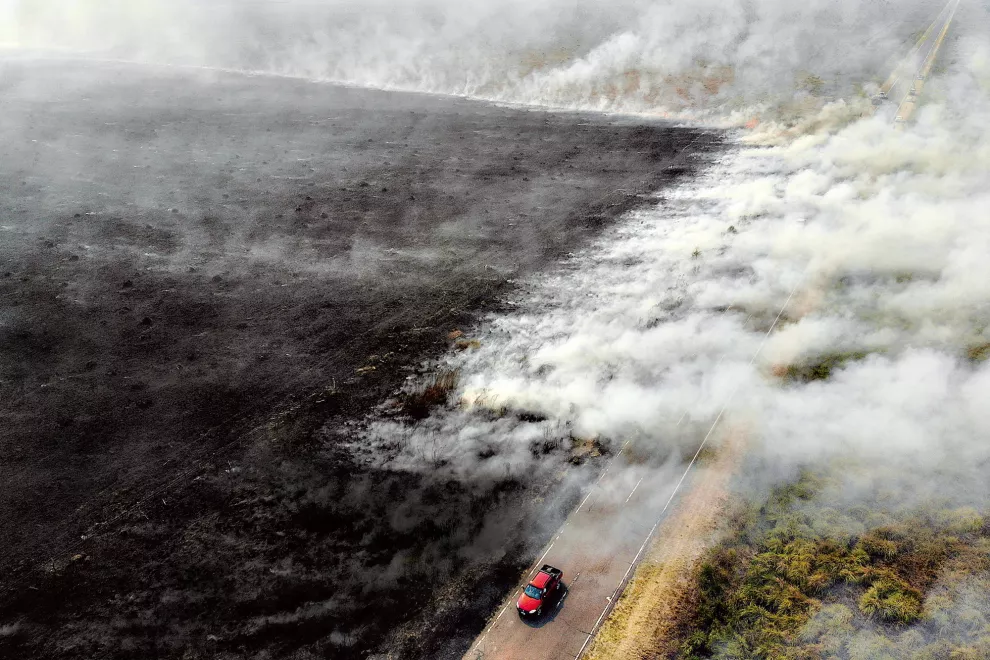 Incendios en campos cercanos a la ciudad de Corrientes , sobre la ruta 5