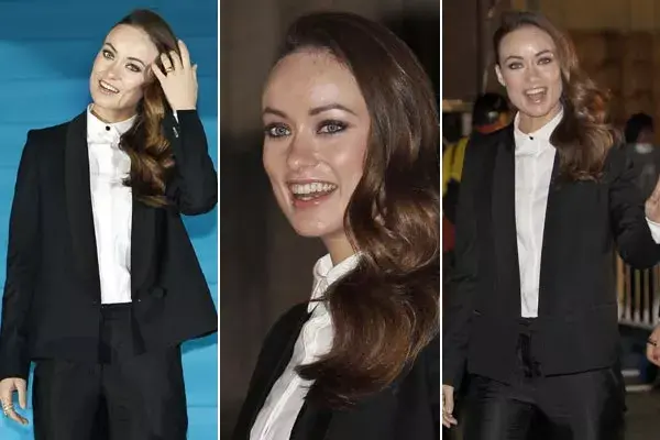 Olivia Wilde, traje negro y camisa blanca