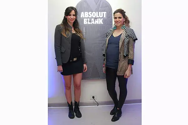 Cayetina y María Freytes aprovecharon para ir juntas a la galería de arte de Absolut