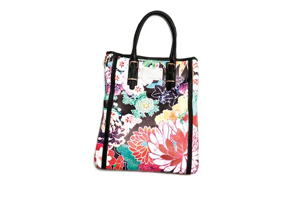 Cartera rectangular (Juanita Jo, $2500)