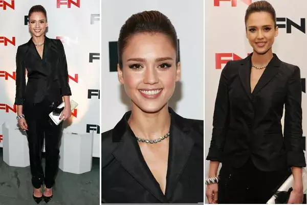 Jessica Alba, blazer sobre la piel