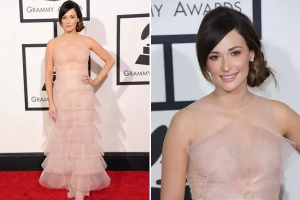 Kacey Musgraves eligió un vestido en color nude de Armani Privé. Tul, volados y moño en el escote ¿Qué te parece?