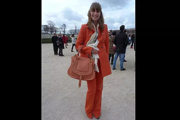 Outfit monocromático en naranja