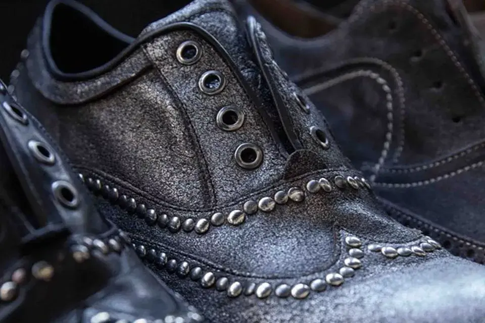 En todas sus colecciones utiliza como imagen a una banda de rock