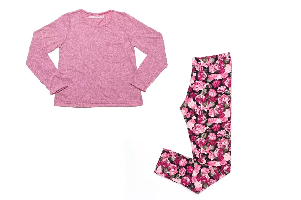 Remera pijama y pantalón pijama (Queen Juana, $248 cada prenda)