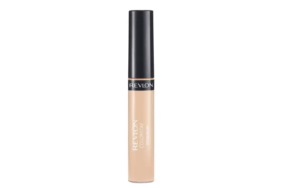 Corrector de larga duración. Su innovadora tecnología Time Release libera continuamente ingredientes que preservan el color para controlar y disimular las imperfecciones (Revlon ColorStay Concealer, $136.40)