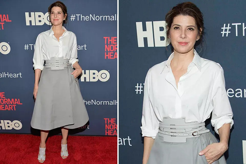 ¿Qué te parece el look de Marisa Tomei, donde se destacan los accesorios? Eligió una camisa básica, una pollera amplia, con un cinturón ancho y sandalias en el mismo tono