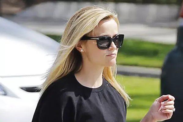 A Reese Witherspoon siempre la vemos con el pelo impecable. Salió a hacer compras y mantuvo su brushing impecable