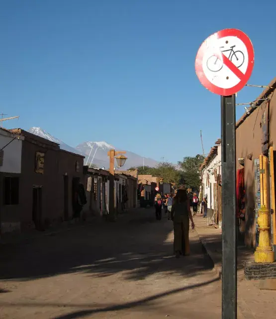 La calle principal de San Pedro, Caracoles.