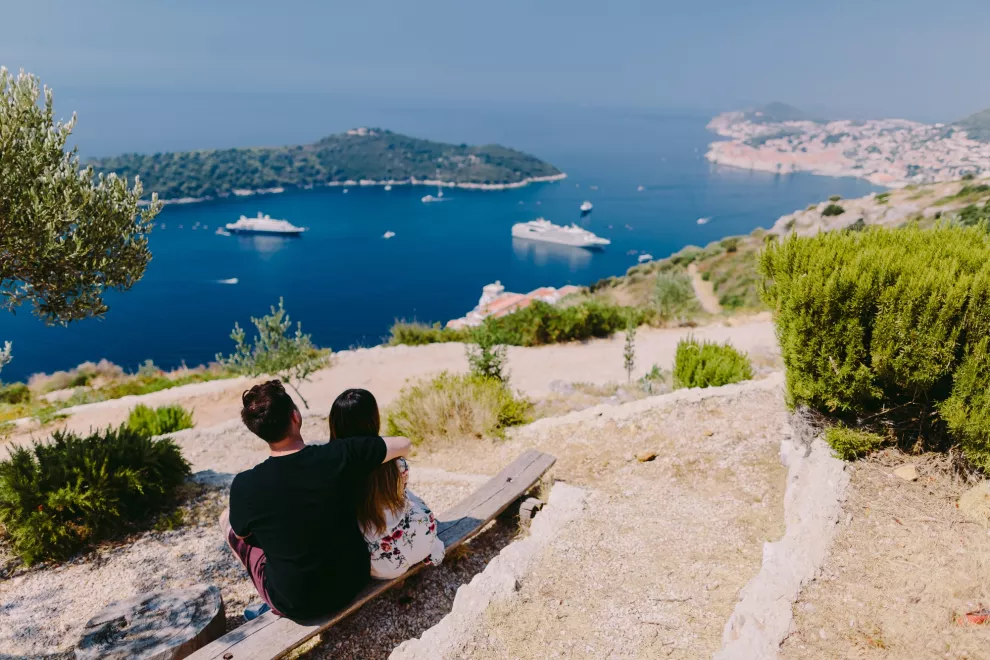 Los galebari o gaviotas de Dubrovnik se dedican a ser los novios perfectos por el verano