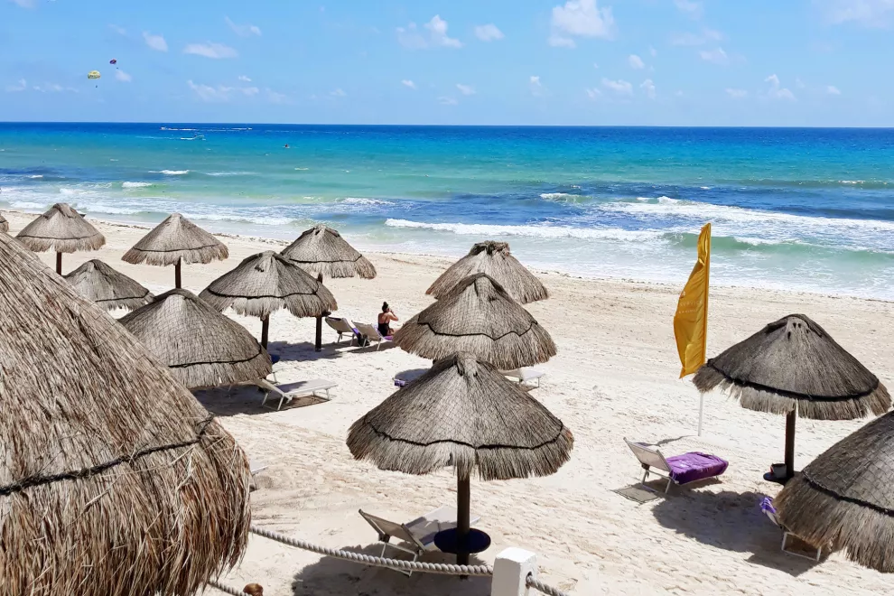 La playa del hotel Paradisus Cancún, ideal para descansar entre tantos tours y actividades.