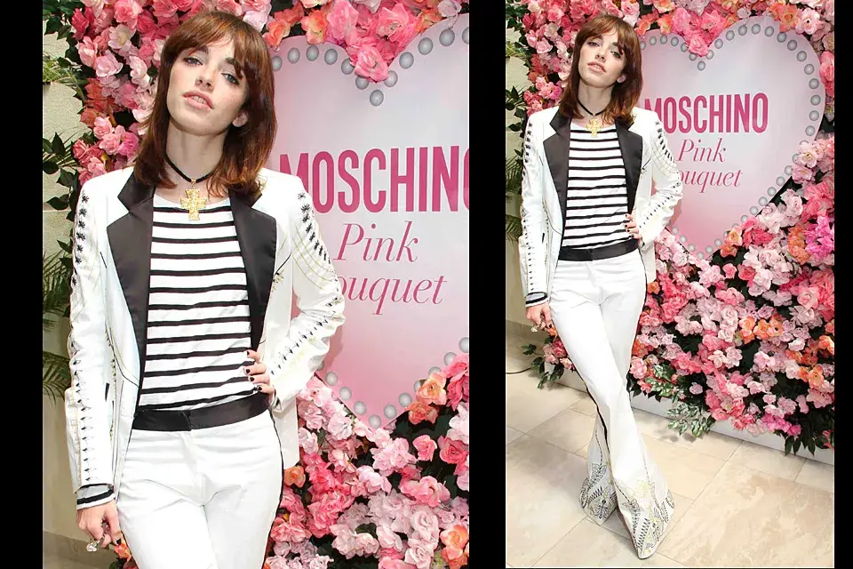 Belen Chavane eligió un look que nos recuerda a Elvis Presley para la presentación de Moschino Pink Bouquet. ¿Da o no da?