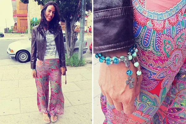Un look muy canchero para pasear por la calle Alem a la tarde, palazzo colorido y campera de cuero. ¿Vuelven las pulseras con rosario?