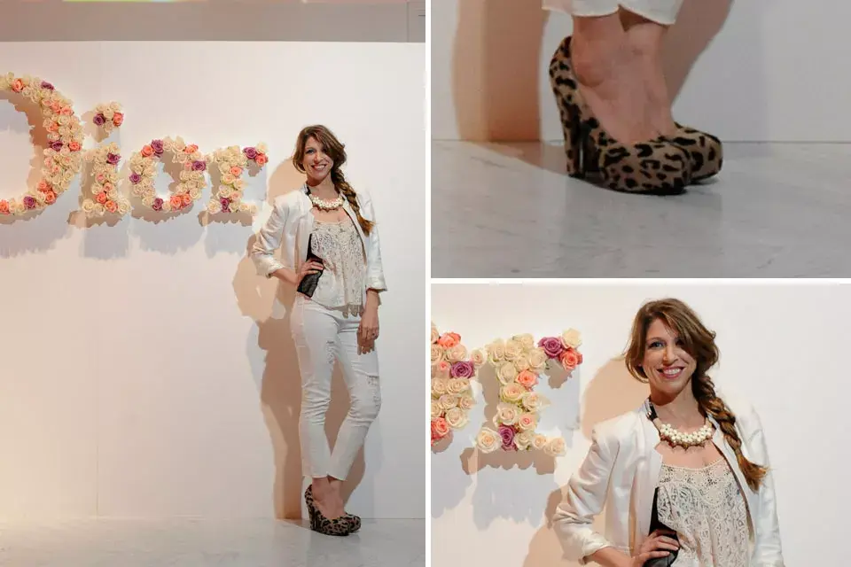 Flor Bertotti optó por un equipo en color blanco y le sumó stilettos en animal print con plataforma. ¿Qué opinás del collar que eligió?