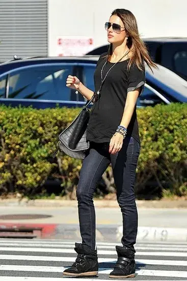 Alessandra Ambrosio, la modelo brasilera, usando unas Willow, vía Le Bunny Bleu photos