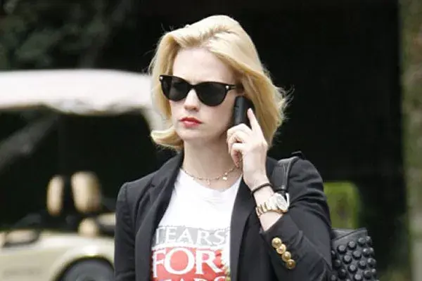 January Jones, con un tono uniforme en todo el pelo