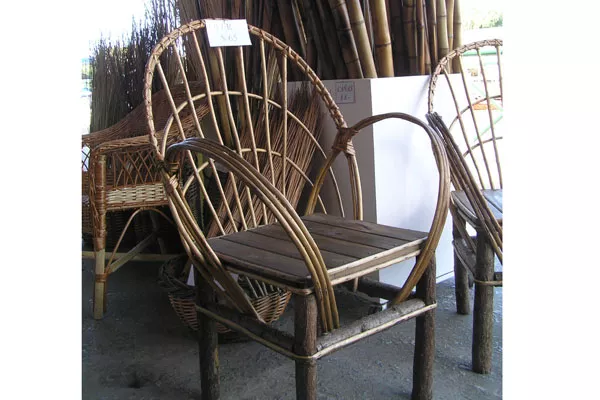 Consejo: las sillas de mimbre del puerto de Frutos del Tigre, son muy económicas e ideales para pintar del color que quieras.