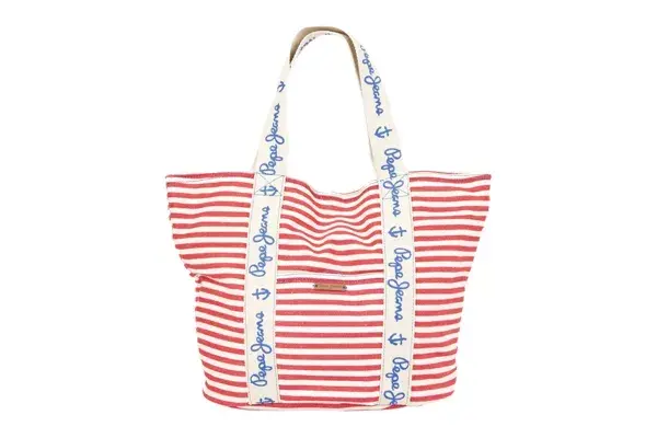 Para las amantes del estilo navy, este bolso de tela es una excelente opción (Pepe Jeans, $580)