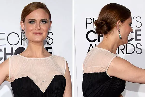 Emily Deschanel, con un look muy prolijo, ideal para destacar los hombros