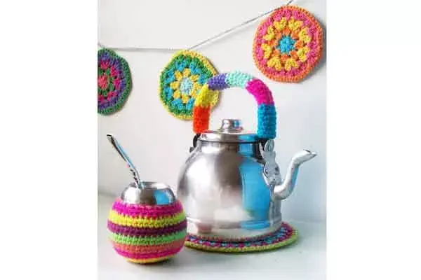 Set de mate (Qué Monono; $90 el mate, $120 la pava)