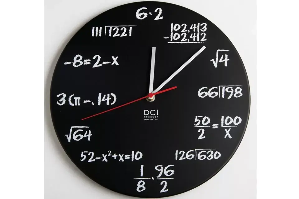 Para los más intelectuales, un reloj que dice la hora con cuentas matemáticas