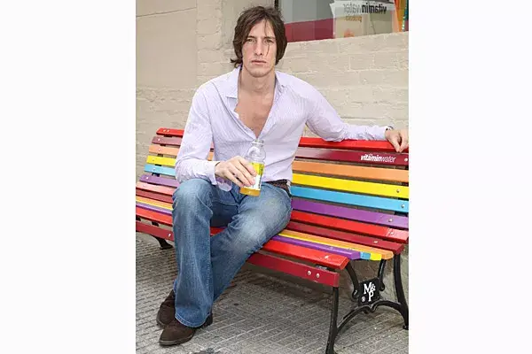 Iván de Pineda no se perdió la presentación de Géau vitaminwater, la bebida neoyorkina que llegó a Buenos Aires. Qué serio que estás, Ivan!