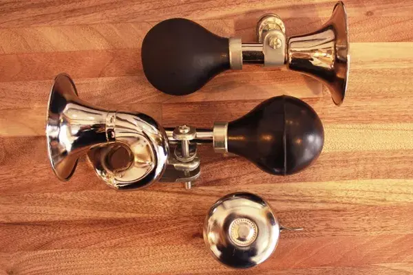 Amamos las bocinas con sonido a trompeta. Entre $55 y $75