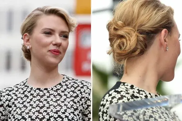 Scarlett Johansson, bellisima sobre la alfombra roja. La actriz optó por un recogido con torzadas y jopo para darle forma a su flequillo ¿Qué tal?