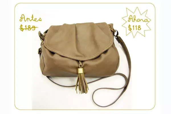 Cartera tipo bandolera con detalle de fleco (Isadora)