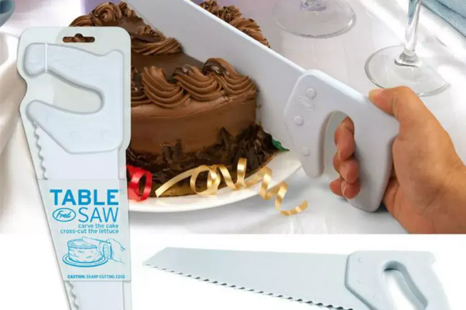 Si te cuesta cortar una torta este serrucho te viene bien