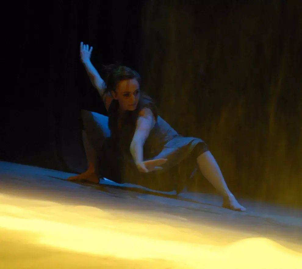 Bajo el péndulo. Foto: Michel Marcu