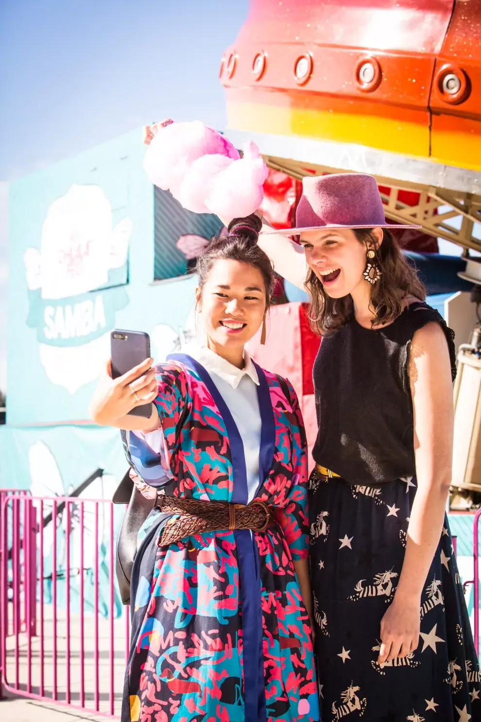 Looks festivaleros: las chicas se vinieron vestidas para la ocasión.