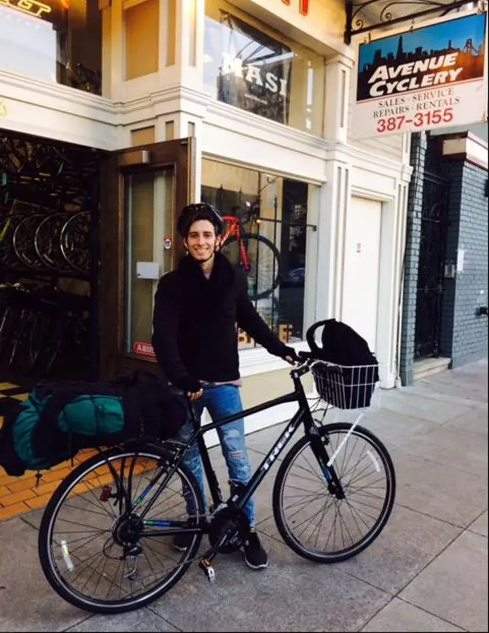 Facundo, fotografiado por el bicicletero de San Francisco que lo ayudó en la preparación del viaje
