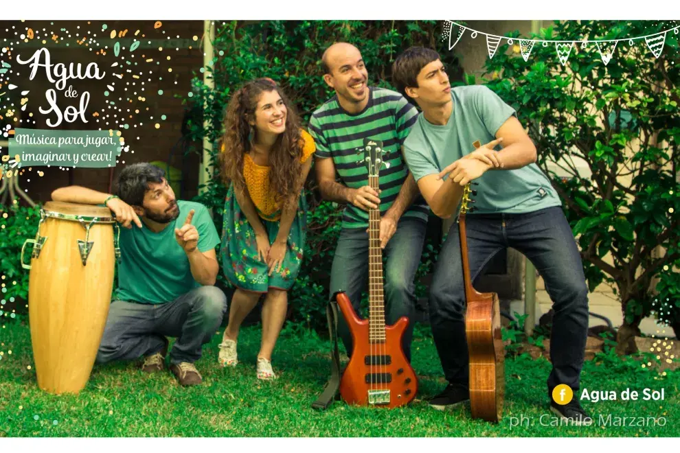 El cuarteto Agua de Sol, al ritmo de tambores y guitarras