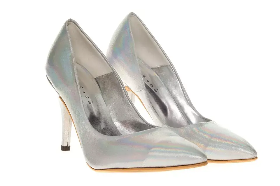 Stilettos tornasolados (Mary Joe en Fotter, $1199)