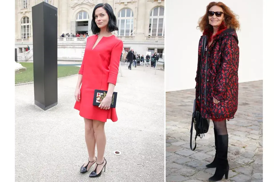 La DJ Leigh Lezark y la diseñadora Diane Von Furstenberg posaron para las cámaras con looks bien distintos. Leigh Lezark, más veraniega, con un minivestido rosa flúo y Diane VF con un abrigo tupido (con estampa de besos!) y maxibotas