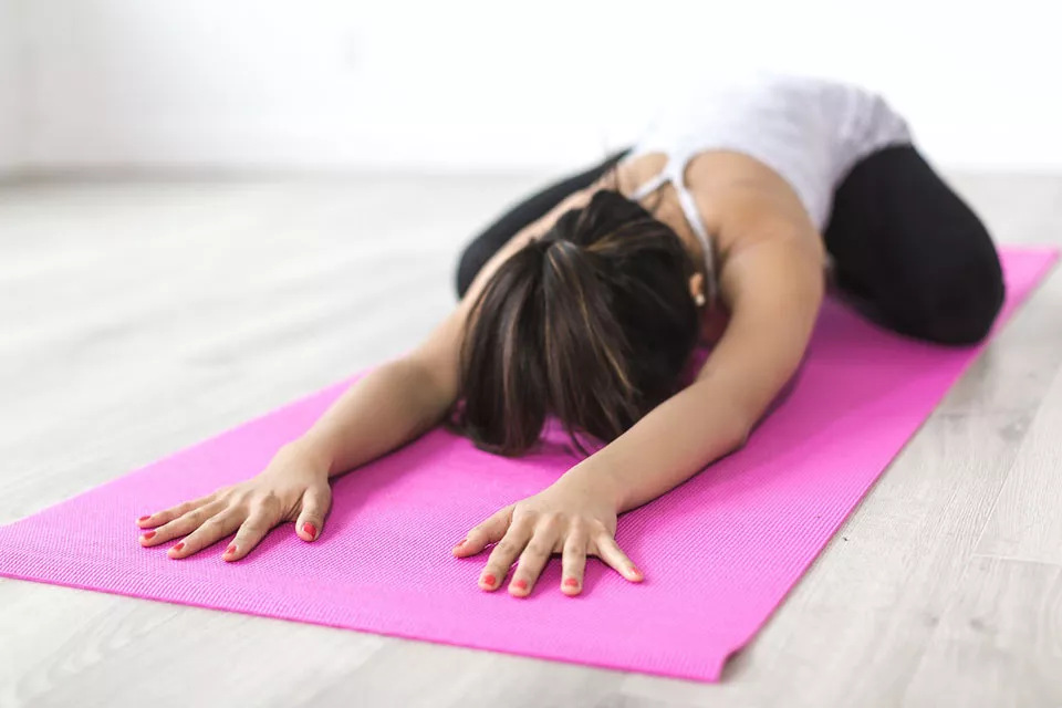 Yoga En Verano Cuáles Son Las Mejores Posturas Para Aliviar El Calor Ohlalá