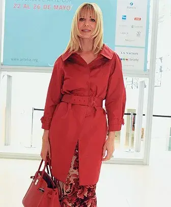 KARINA RABOLINI. Tener un trench de color siempre te realza.  