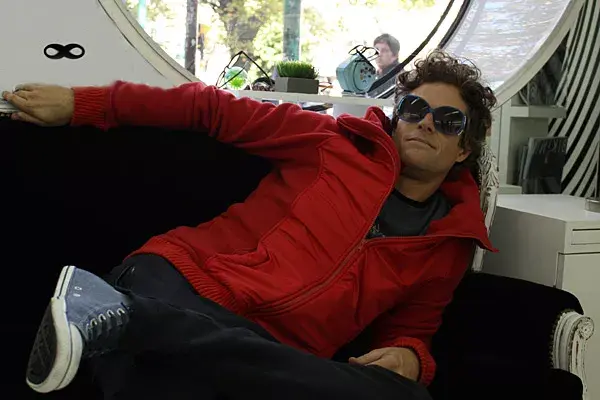 Mike Amigorena prefirio el lokk urban sport para el evento de Infinit. Ponete cómodo, Mike!