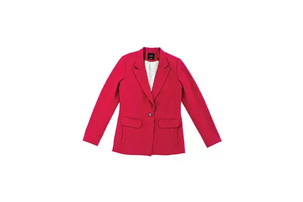 Blazer entallada (Ayres, $1298)