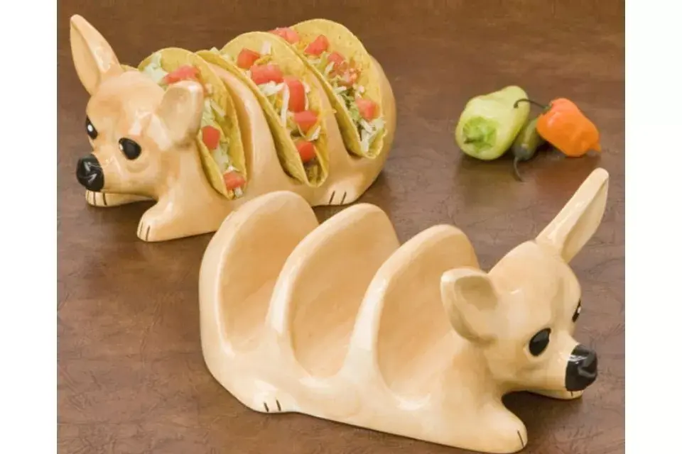Un chihuahua porta tacos, perfecto para que la mesa no quede hecha un enchastre