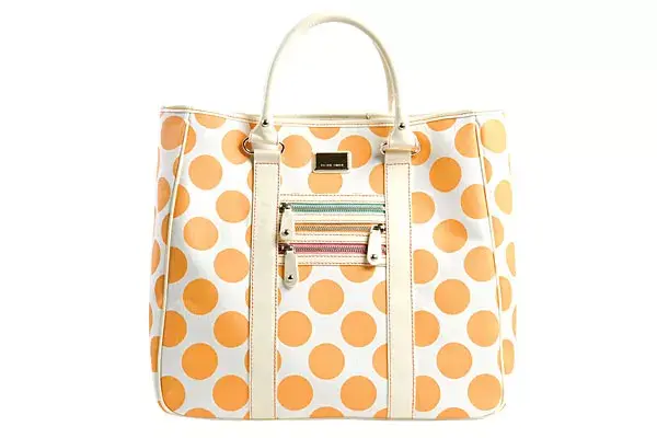 Cartera con correas de charol (Jackie Smith, $1890)