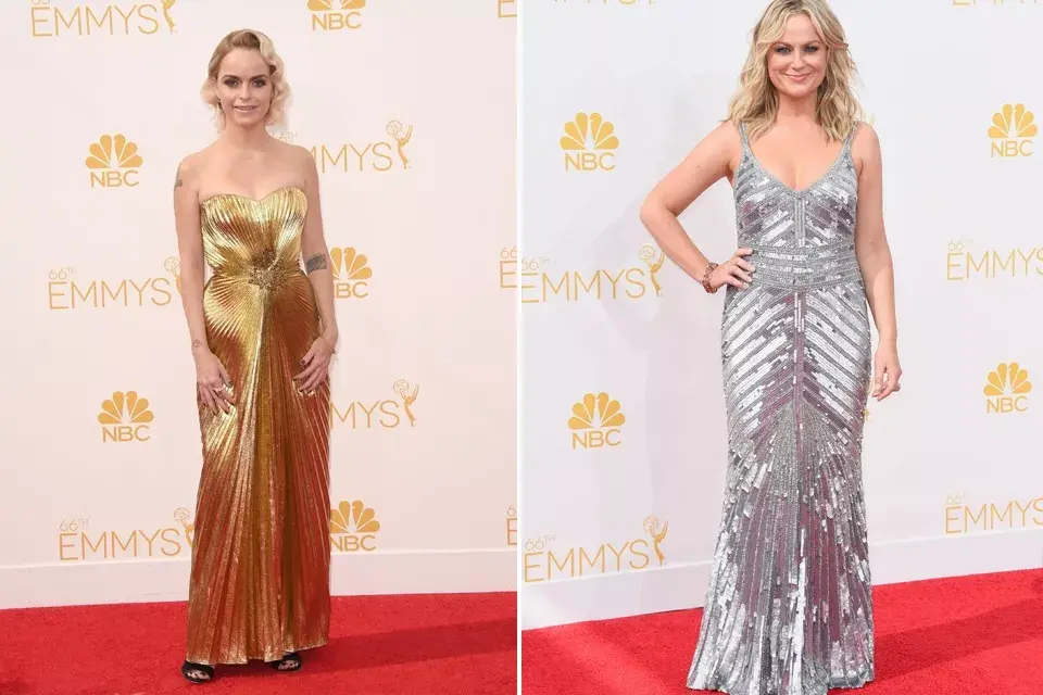 Opuestos bien metálicos y brillantes, Taryn Manning por Azzaro y Amy Poehler con un diseño de Theia