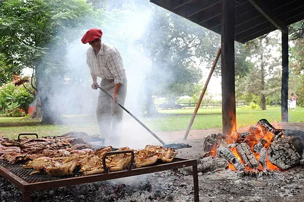 Asado campestre, en el casco de la estancia