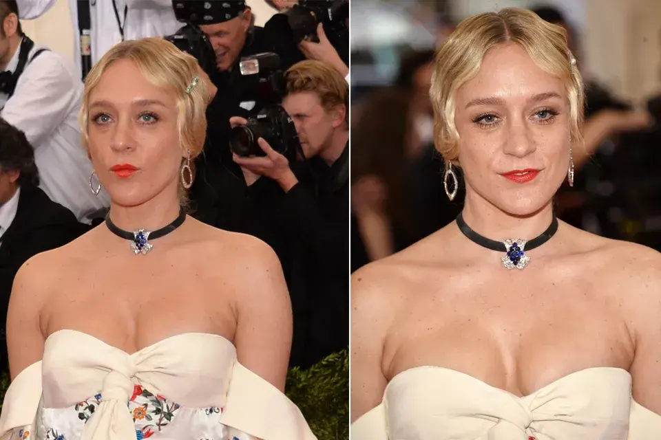 A Chleo Sevigny no le faltó nada: gargantilla, aros, hebillita, labios naranjas, peinado retro... ¿no es un poco mucho?