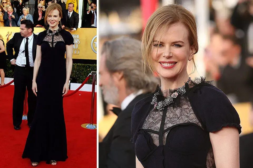 Nicole Kidman sigue eligiendo vestidos bien ceñidos al cuerpo. Su elección del diseño de crepe negro de Nina Ricci con detalles de encaje en la espalda y en el canesú fue bastante acertado, pero el collar de flores estuvo de más