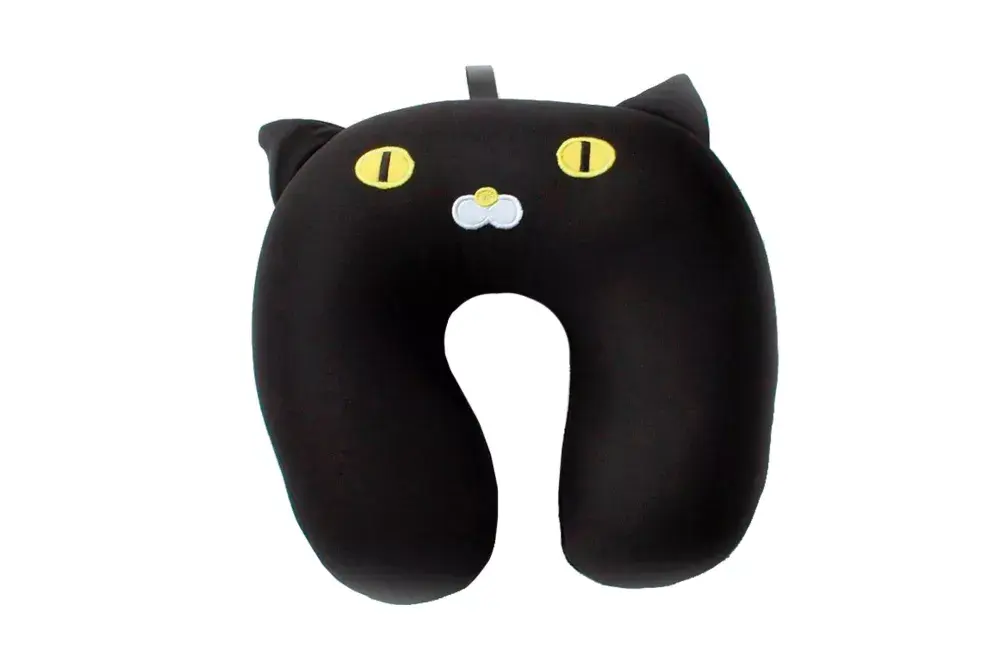 CUELLO BLANDITO. Almohada Gato Negro (Morph, $436)
