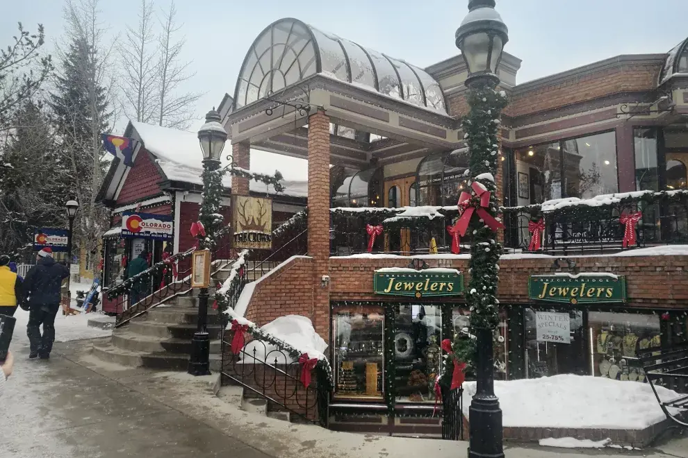 Main Street es la calle comercial de Breckenridge. Recorrerla a pie es un buen paseo 
